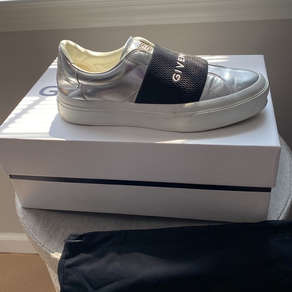 Designer sneakers Size 9, gentle worn twice. I needed a bigger size, sad to sell - Picture 5 of 16